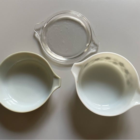 Bundle of 2. One has a lid. Vintage Pyrex Spring Blossom - Picture 3 of 6